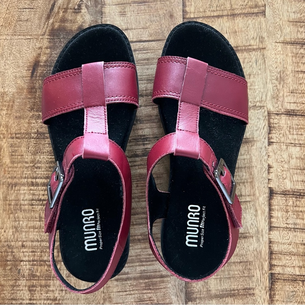 NWOT Munro Red Leather Platform Sandals – Size 7.5W (Wide)